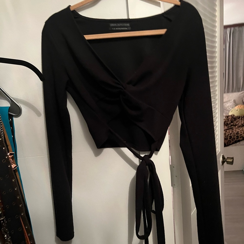 large urban outfitters black tie crop top